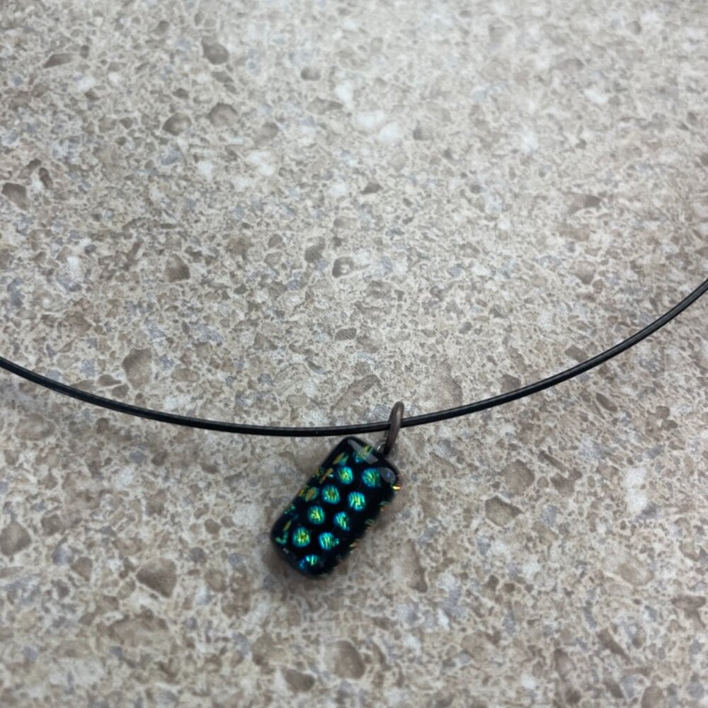 Iridescent Simple Accent Necklace